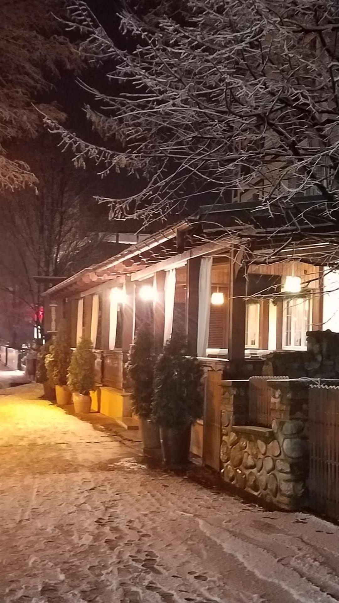 Pensiune Montana Curtea de Argeş Esterno foto